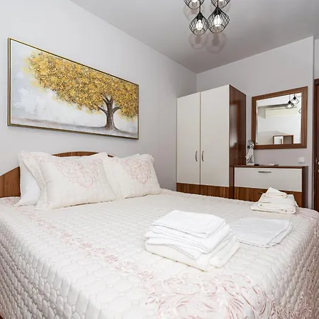 Family Panovi Free 2 Parking Spaces *