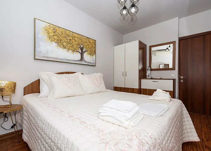 Family Panovi Free 2 Parking Spaces *